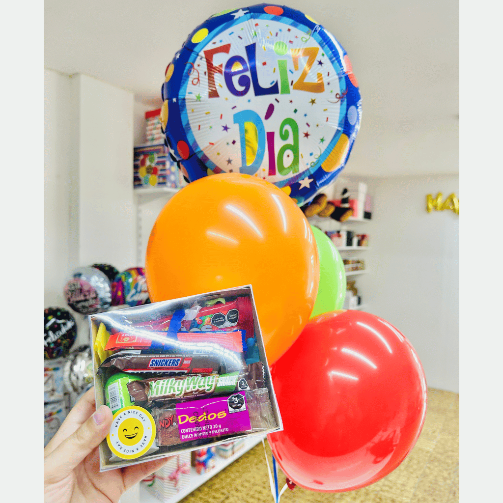 Arreglo de globos con dulces feliz día día del niño. Servicio a domicilio en Monterrey.