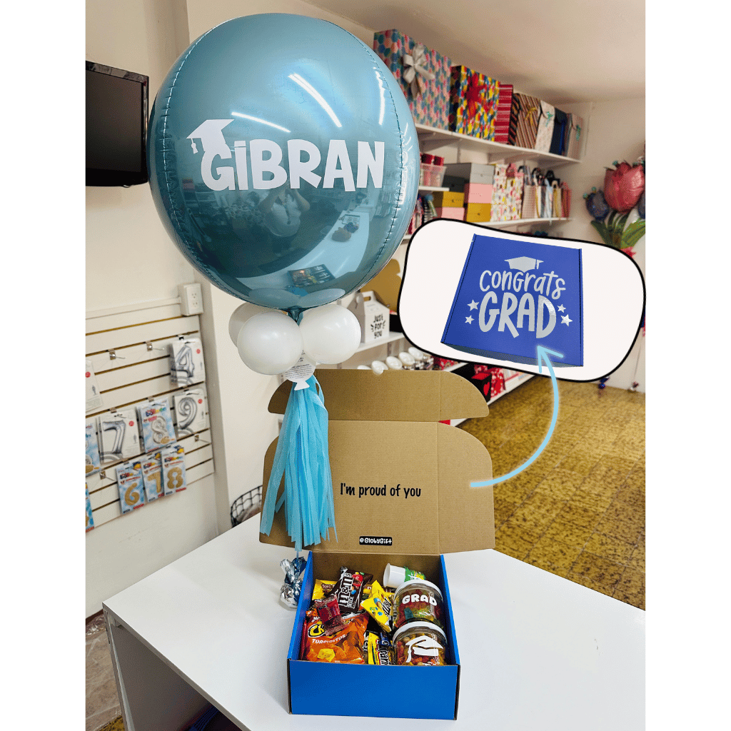 Giftbox caja de regalo con dulces y botanas personalizada con globo orbz esfera personalizado graduado graduada graduación. Servicio a domicilio en Monterrey.