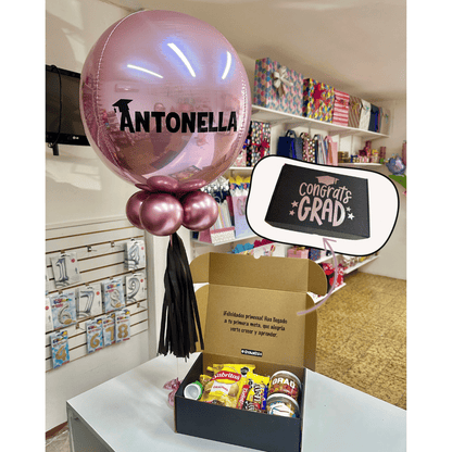 Giftbox caja de regalo con dulces y botanas personalizada con globo orbz esfera personalizado graduado graduada graduación. Servicio a domicilio en Monterrey.