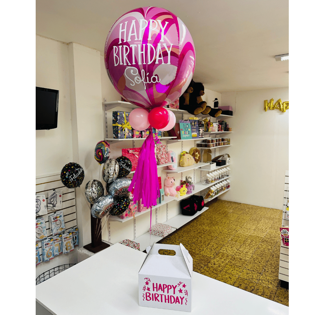 Globo personalizado con giftbox caja con dulces chocolates y botanas. Servicio a domicilio en Monterrey.