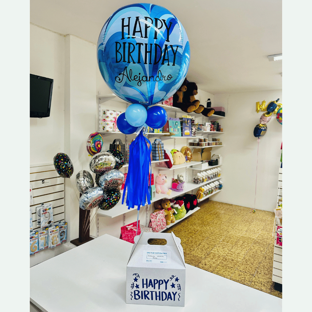 Globo personalizado con giftbox caja con dulces chocolates y botanas. Servicio a domicilio en Monterrey.