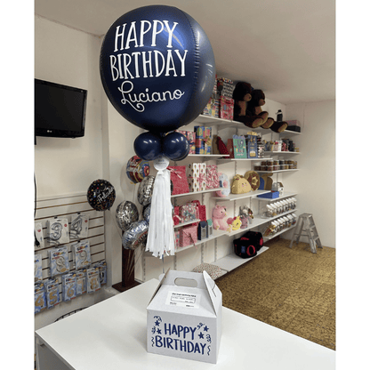 Globo personalizado con giftbox caja con dulces chocolates y botanas. Servicio a domicilio en Monterrey.