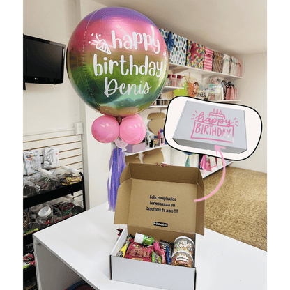 Giftbox caja de regalo personalizada cumpleaños con dulces y botanas. Con globo personalizado. Servicio a domicilio en Monterrey.