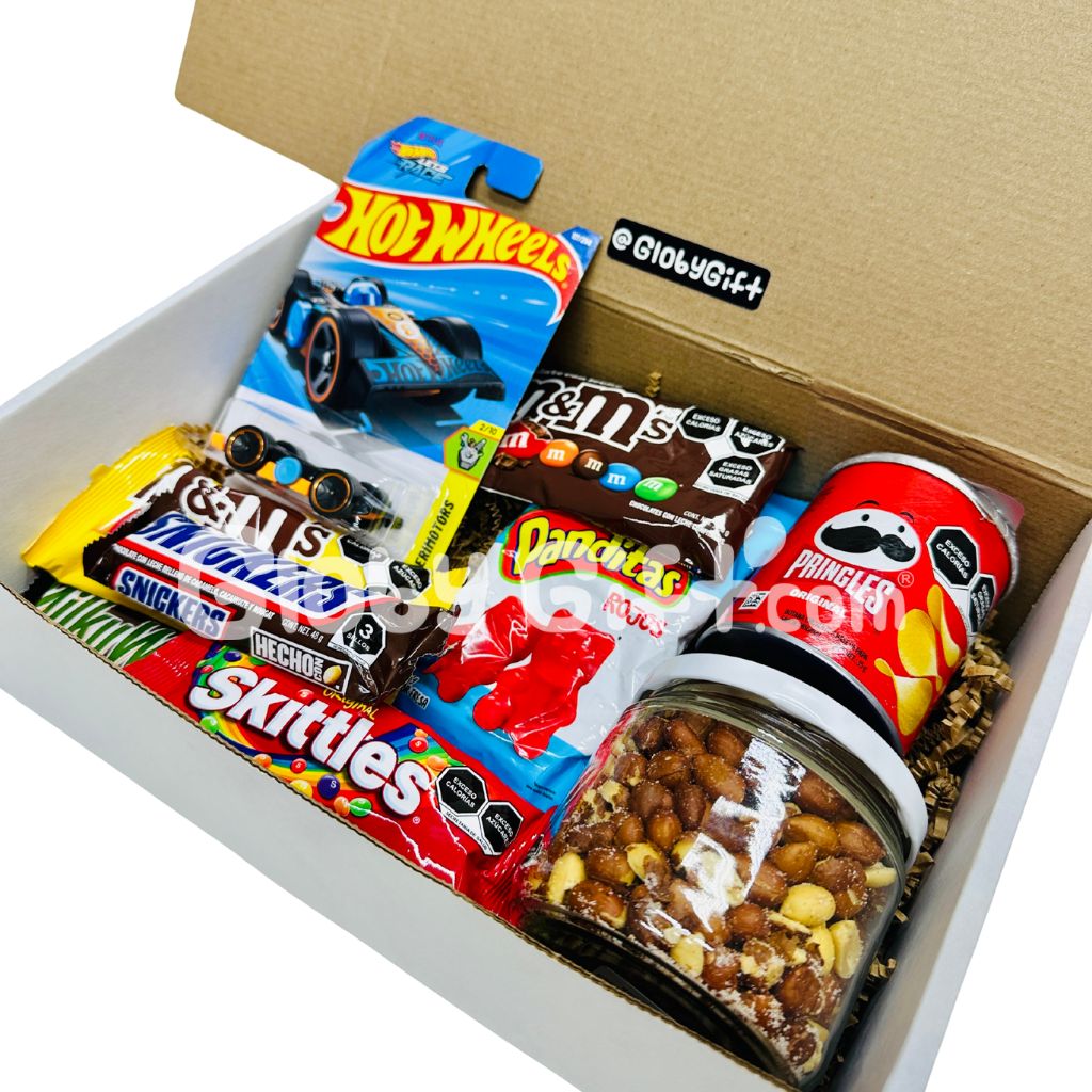 Arreglo caja de regalo giftbox con carrito Hot Wheels día del novio. Servicio a domiclio en Monterrey.